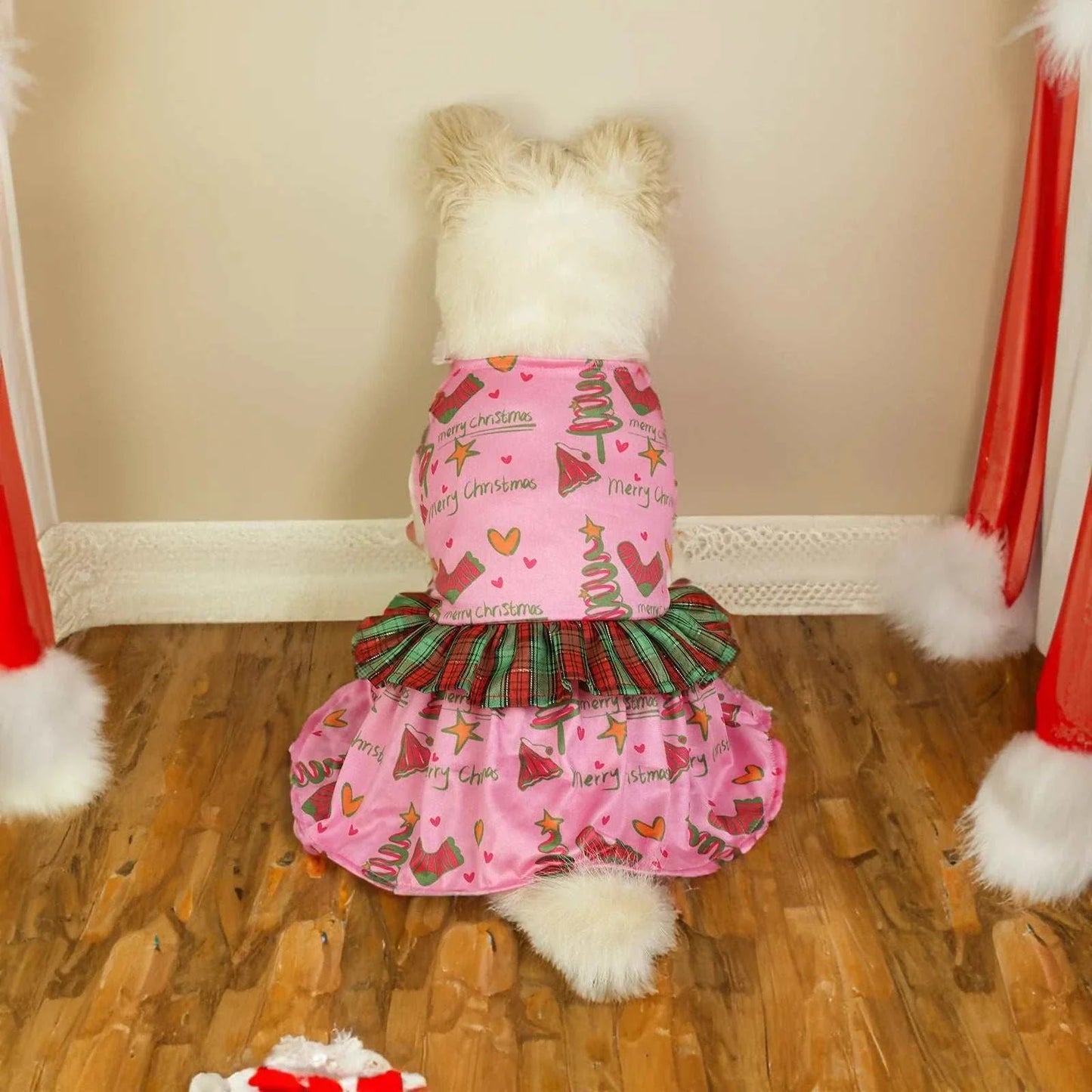 Weihnachtliches Hundekleid mit Schneemann- und Tannenbaum-Motiv in Pink und Grün