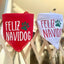 Weihnachtliche Haustierbandanas mit Feliz Navidog und Feliz Navidad Design in Rot und Weiß für Hunde und Katzen