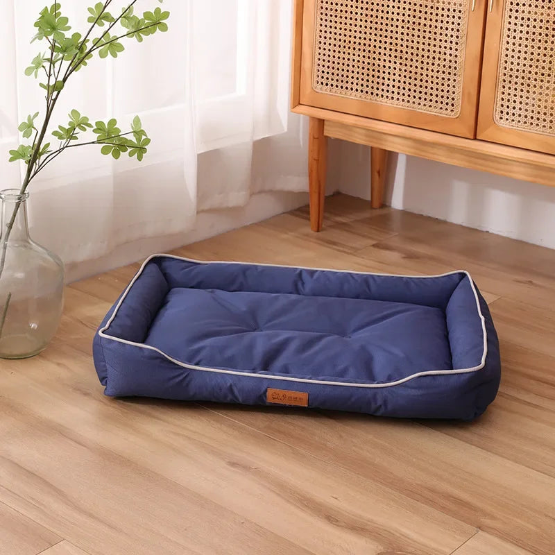 Vier‑Jahreszeiten Hundebett mit Pfoten‑Design – Weiches Fleece & Wasserdichter Boden