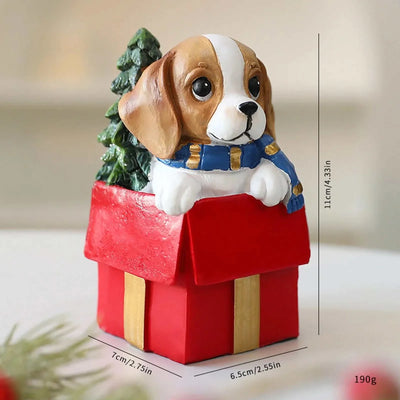 Weihnachtliche Resin-Welpenfigur auf Geschenkbox als Tischdeko